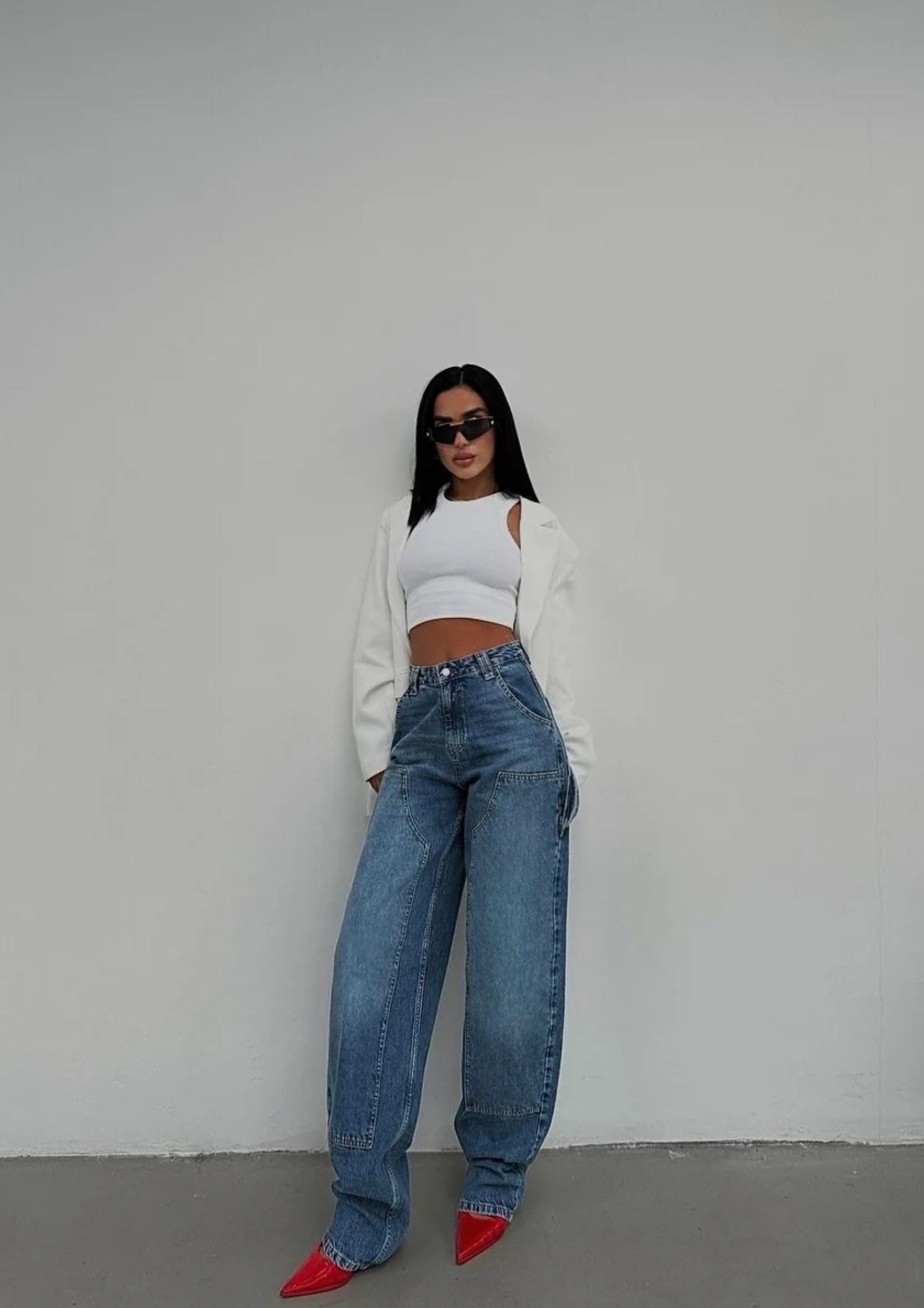 How to Style High-Waisted Jeans