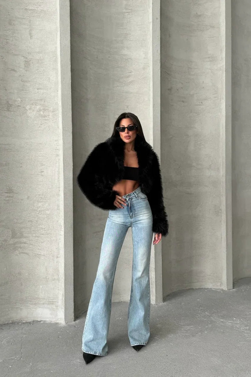 Straight Leg Jeans & Skinny Jeans: Which One is Right for You?