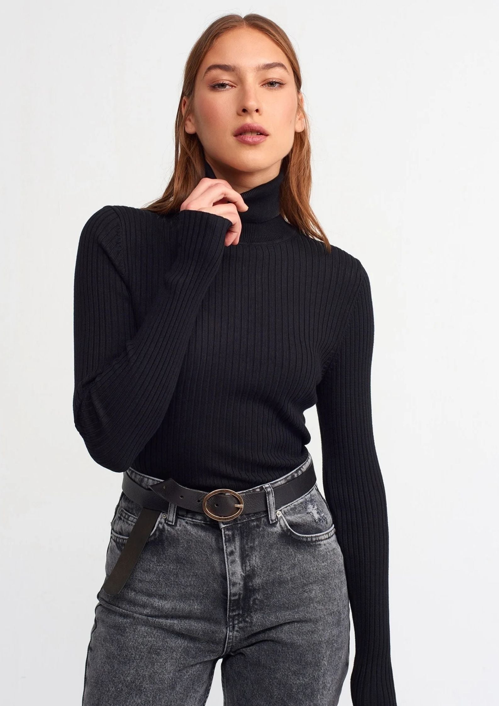 What Are The Best Turtleneck Sweater Styles For Fall?