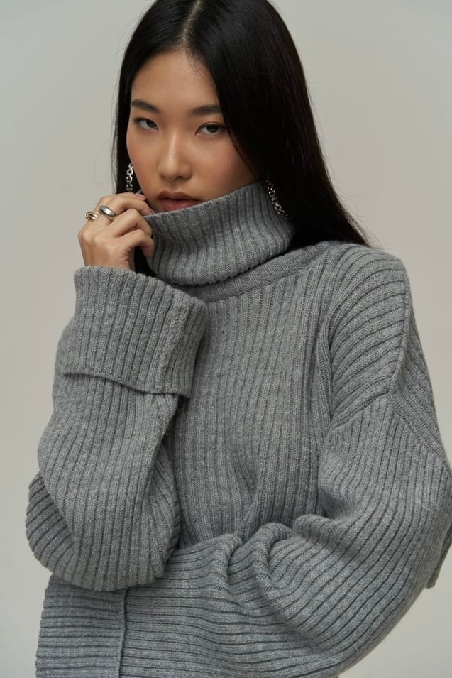 Grey turtleneck deals sweatshirt