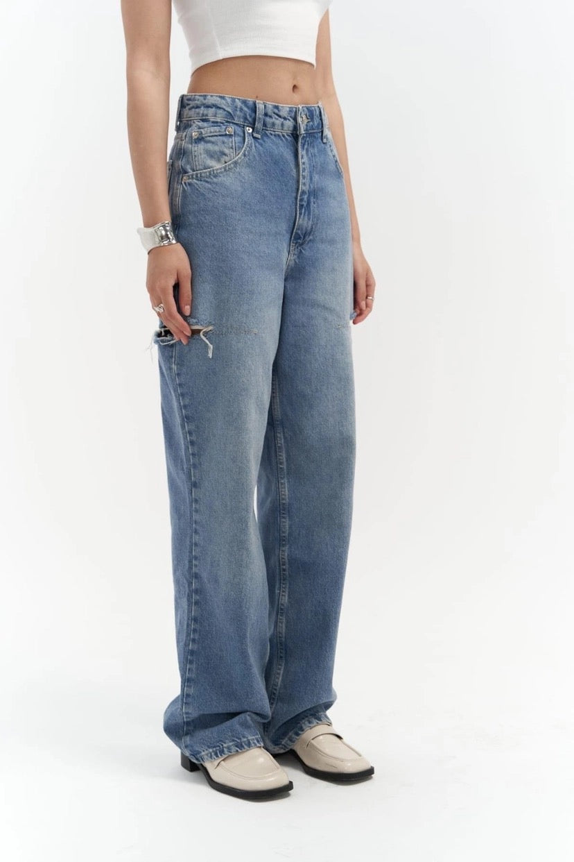 High-Waist Jeans with Contrast Stitching