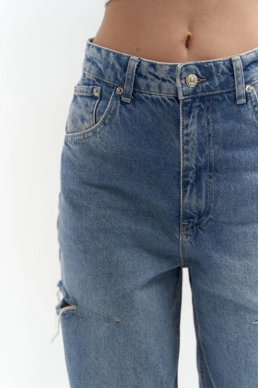 High-Waist Jeans with Contrast Stitching