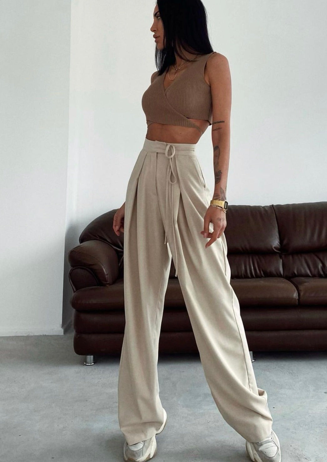 Wide Legs Pleated Pants in Beige