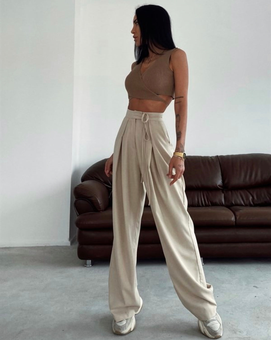 Wide Legs Pleated Pants in Beige